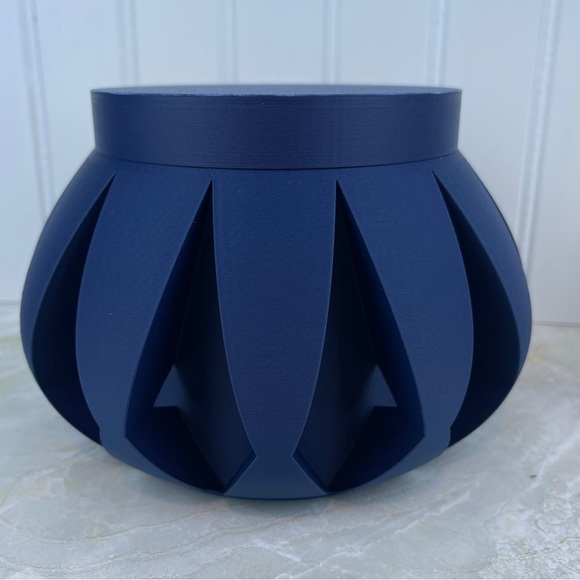 The Moki Indoor Flower Pot with Drainage Holes and Saucer, 3D Printed Planter - Picture 8 of 8